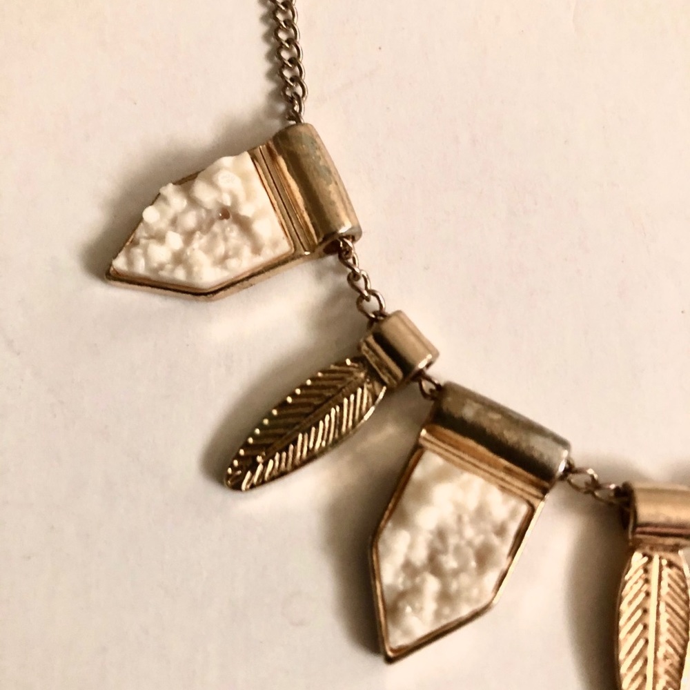 Statement necklace - Picture 8 of 16